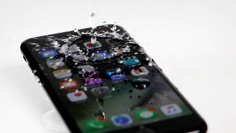 Votre iPhone est tombé dans l’eau ! Que faire ? 